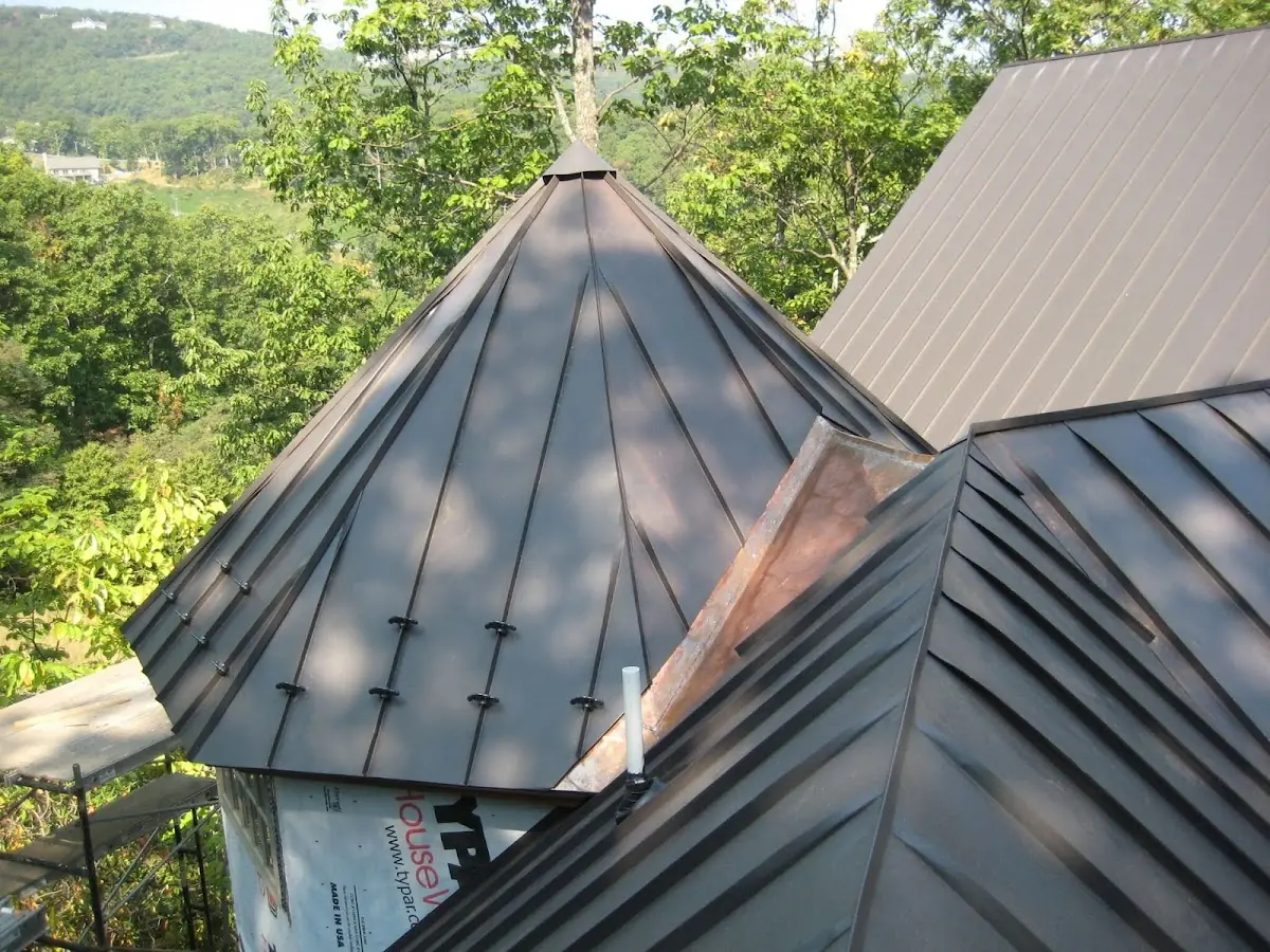 Professional Gutter Cleaning by Craftsman Roofing in Ridgewood Estates
